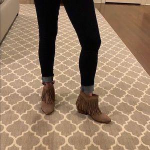 Fringe booties tan